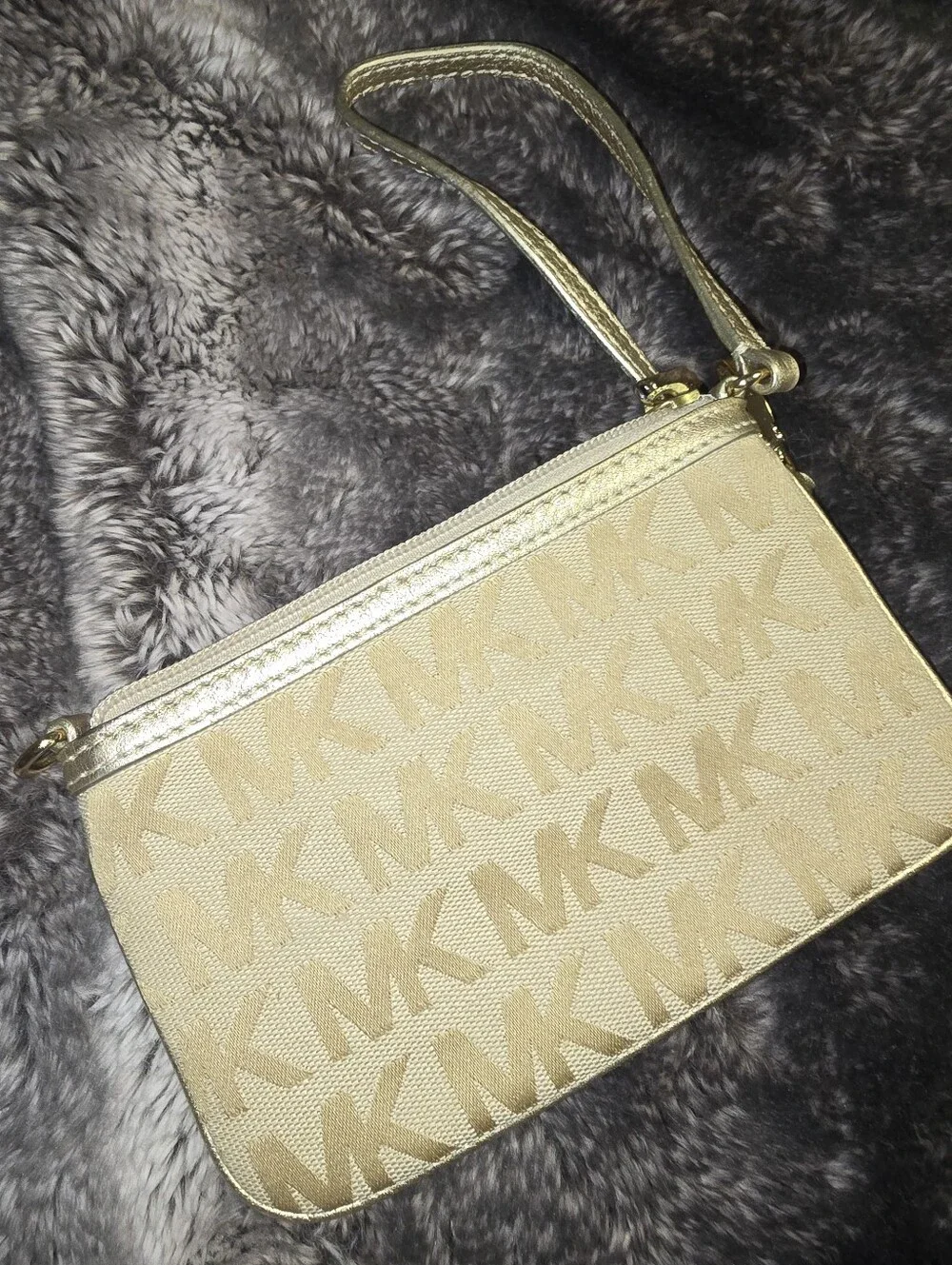 Michael Kors Wristlet Euc Bag